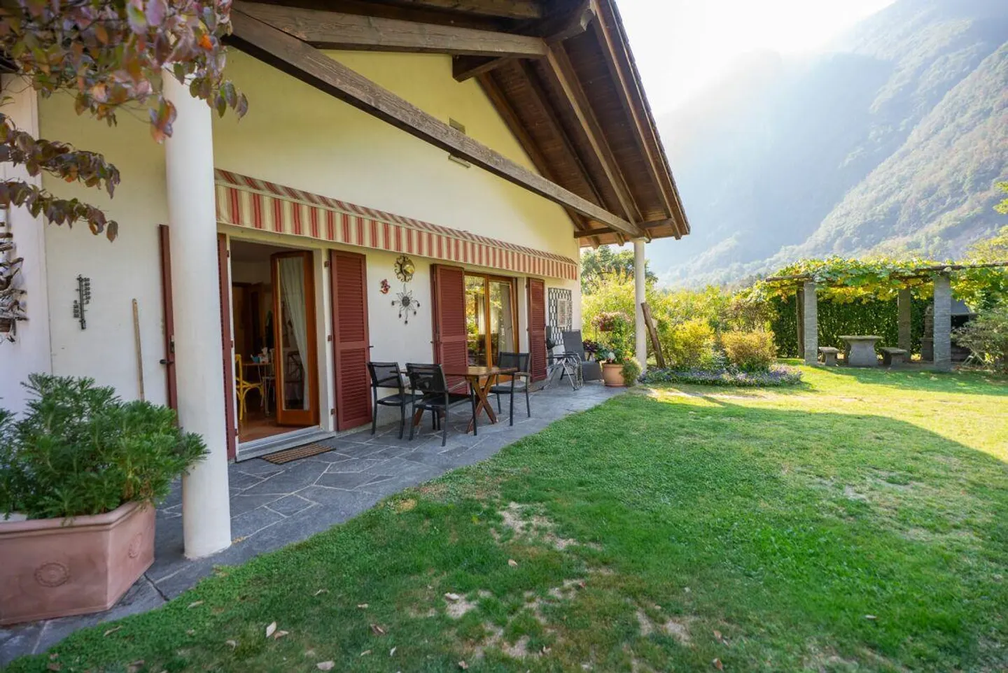 Wir verkaufen eine Villa in Cevio, die in der Ruhe liegt - Foto 2 von 20