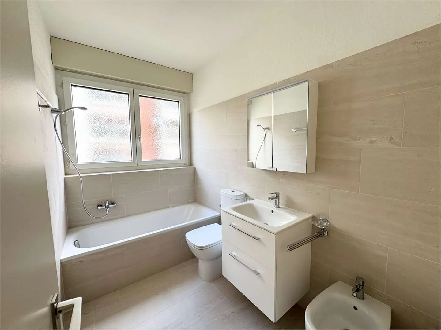 Spacious and bright 4.5-room apartment in Viganello in the plain - Photo 7 of 8