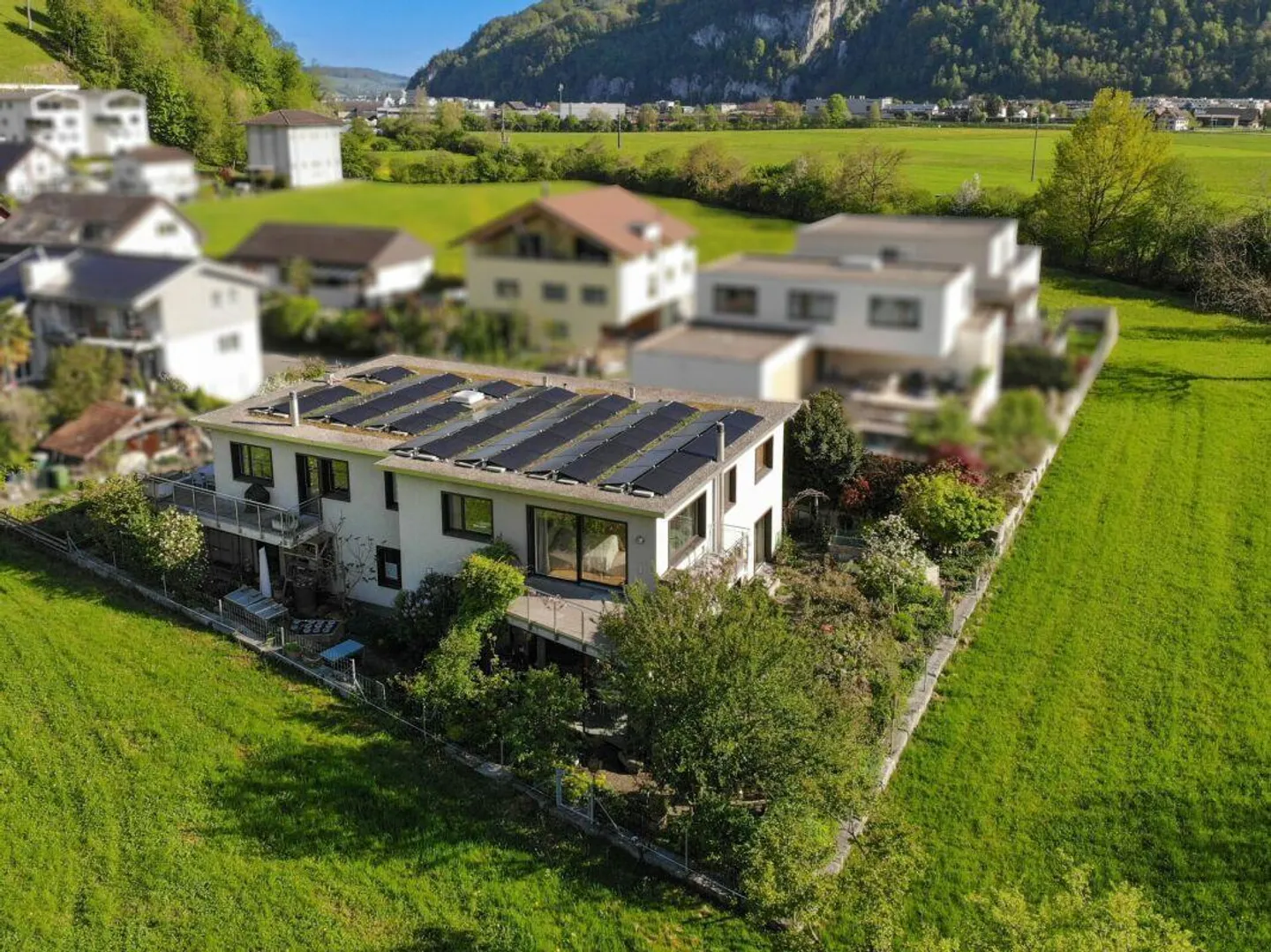 Two-family house with a view of the greenery - Photo 11 of 13