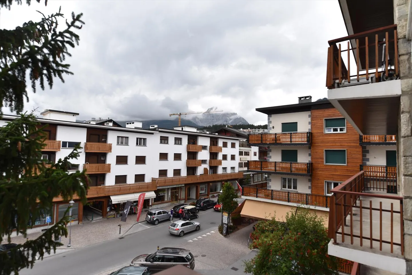 Magnificent 5.5-room apartment in Crans-Montana - Photo 6 of 22