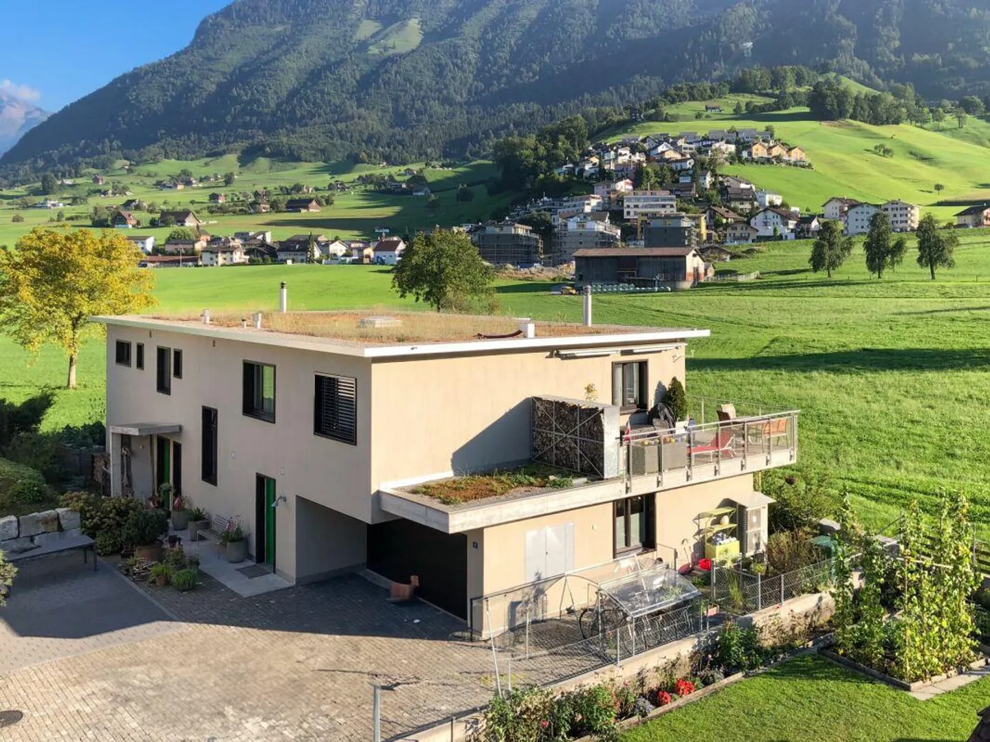Two-family house with a view of the greenery - Photo 12 of 13