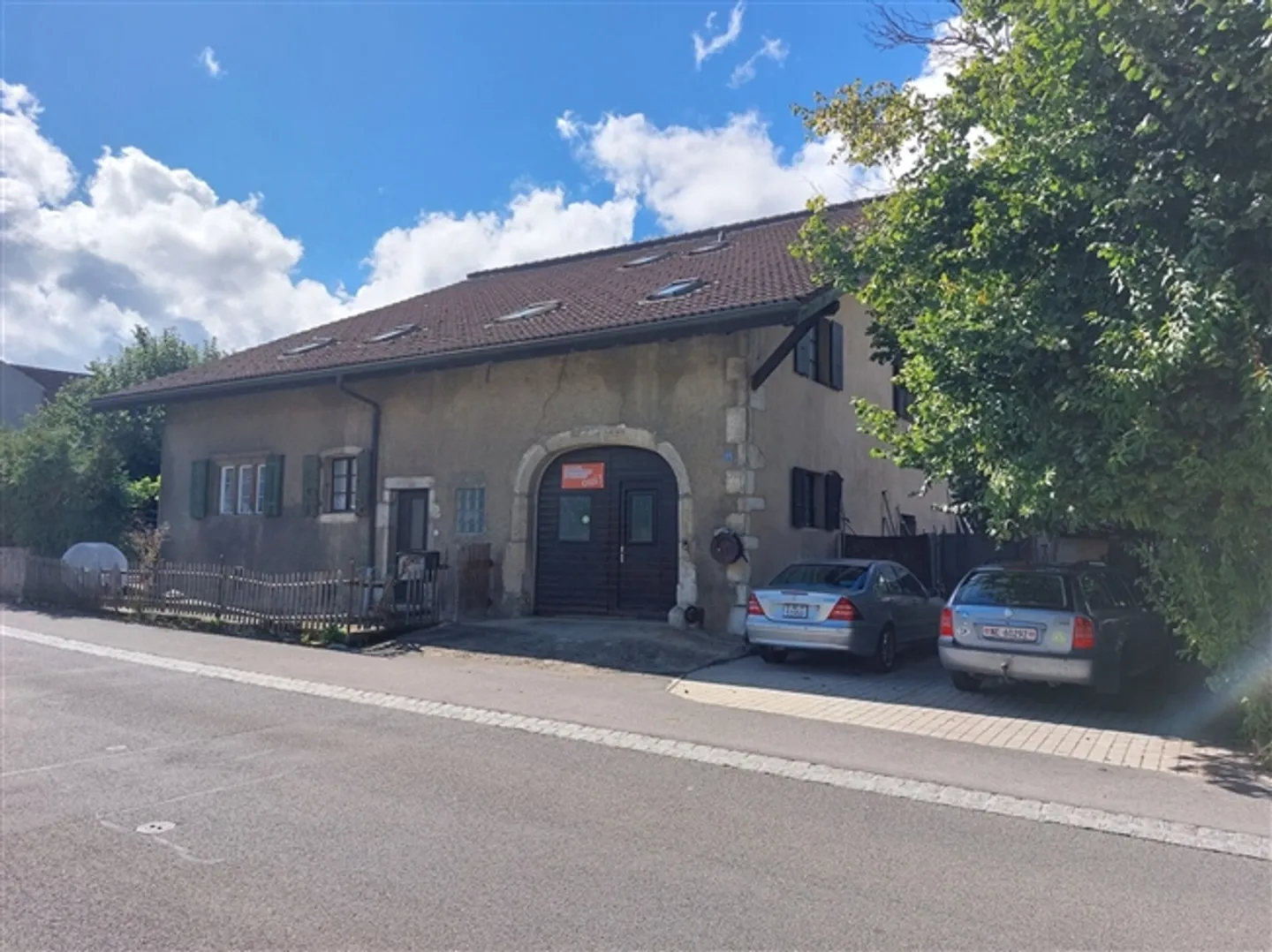Ferme spacieuse avec jardin au centre du village - Photo 2 sur 13