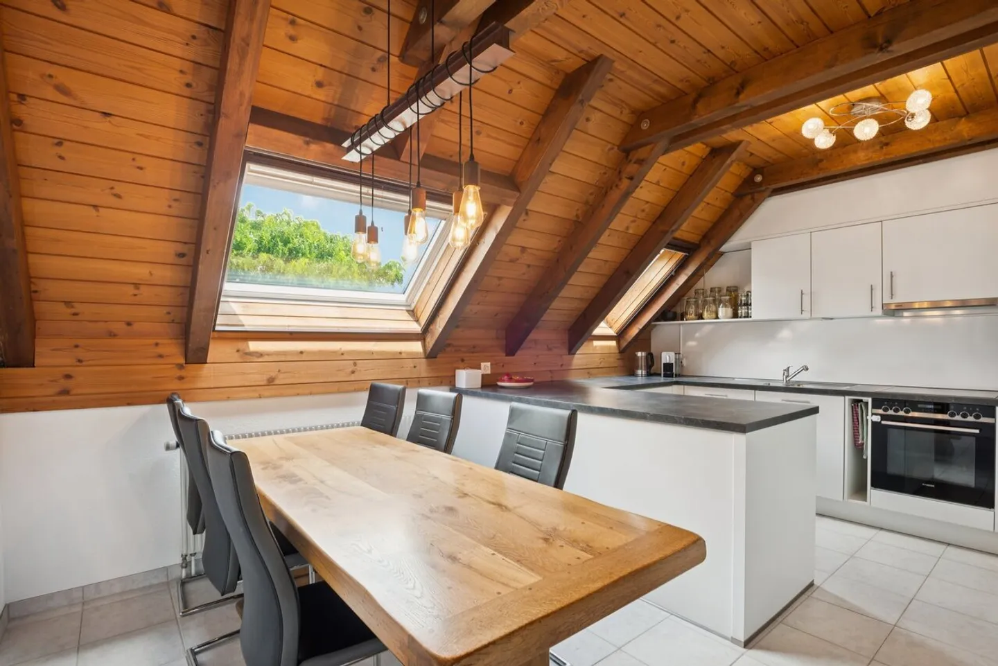 Certaines appartements offrent de l'espace - celui-ci offre un chez-soi - Photo 2 sur 8