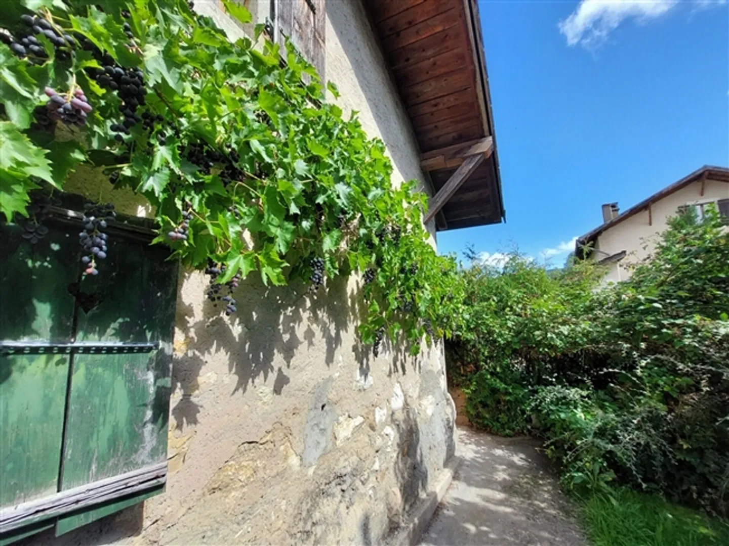 Ferme spacieuse avec jardin au centre du village - Photo 4 sur 13