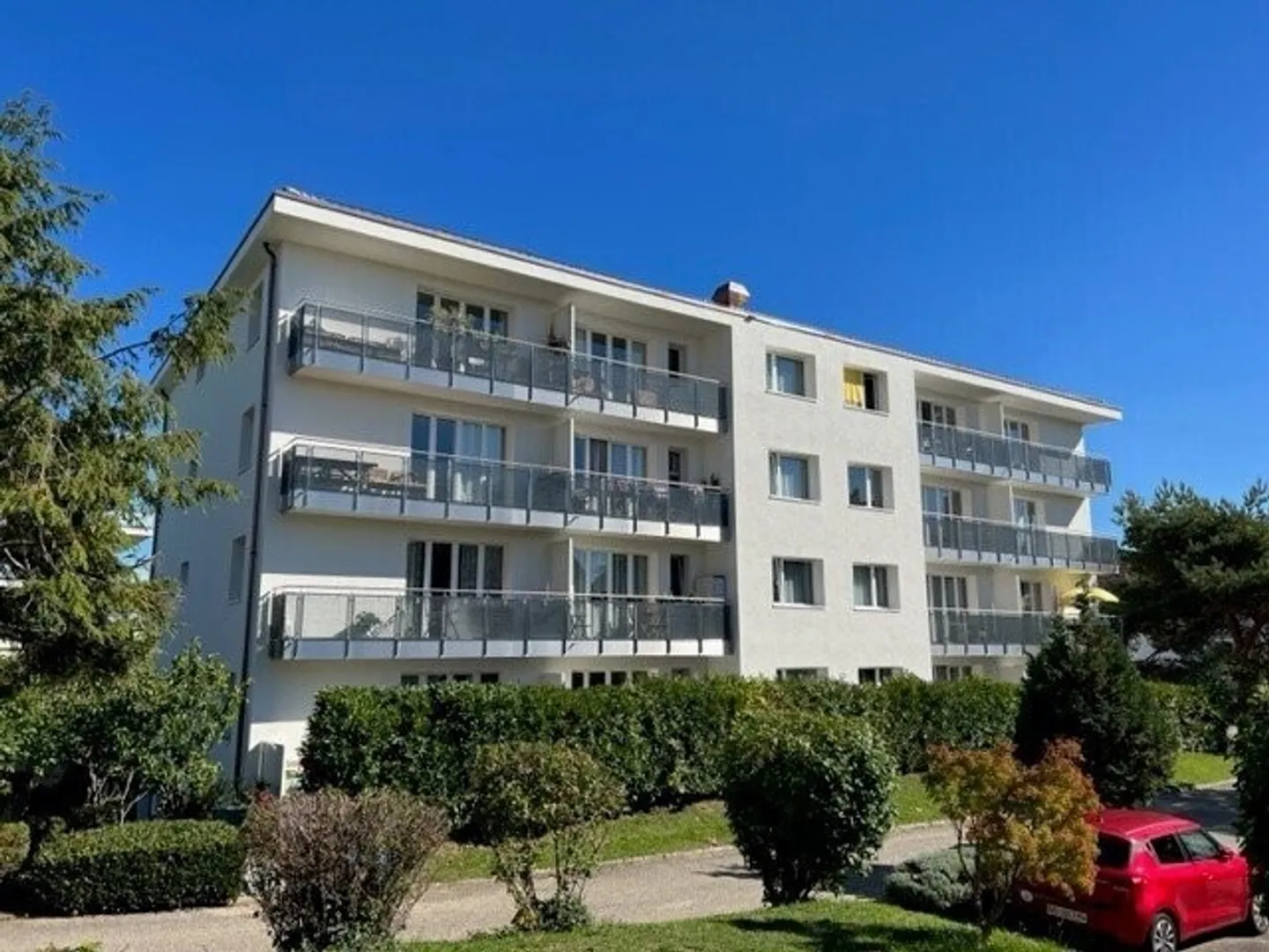 Individual garage for rent in St-Sulpice - Photo 1 of 1