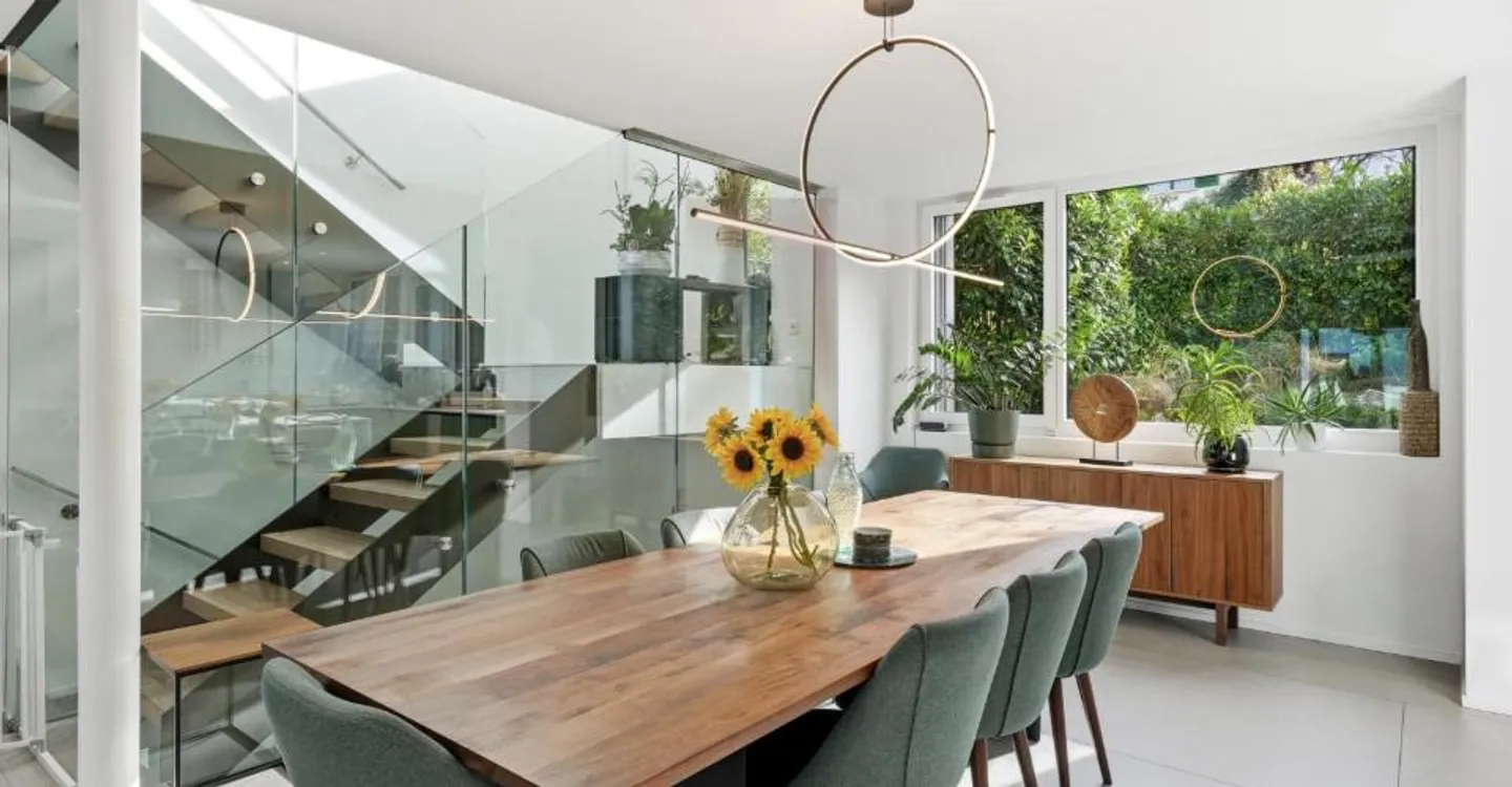 Exklusiv: Zeitgenössisches schlüsselfertiges Haus mit Seeblick - Foto 1 von 13