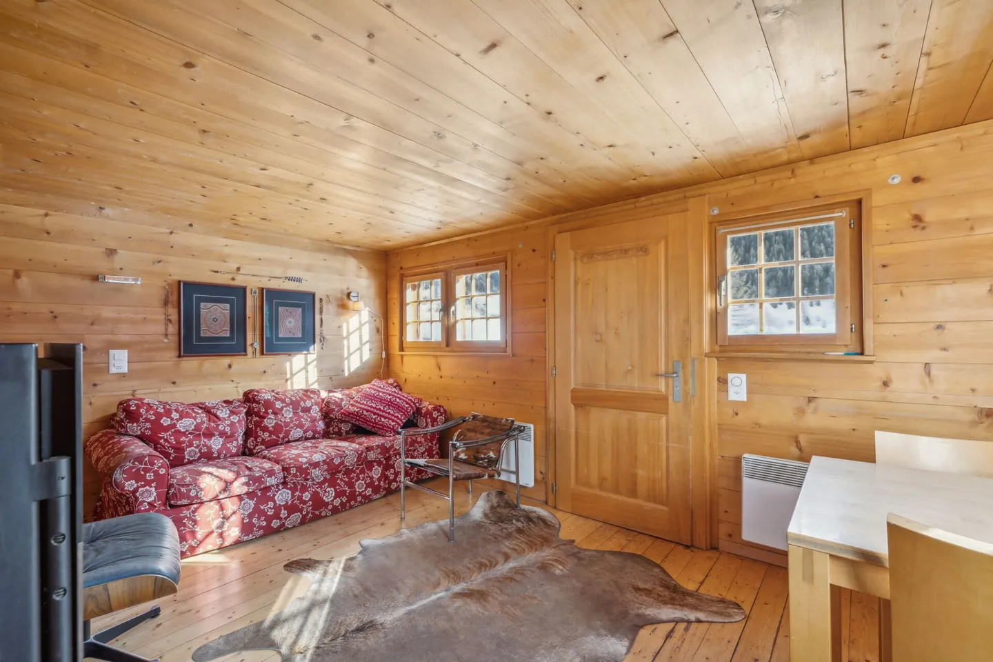 Authentic Walliser Spycher from 1919 with 3.5 rooms and separate apartment - Photo 5 of 17