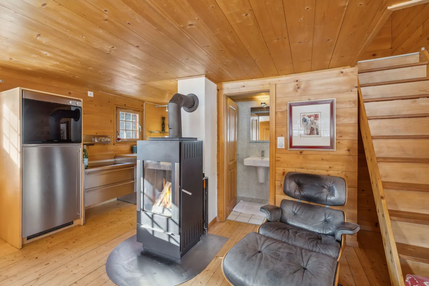 Authentic Walliser Spycher from 1919 with 3.5 rooms and separate apartment - Photo 6 of 17