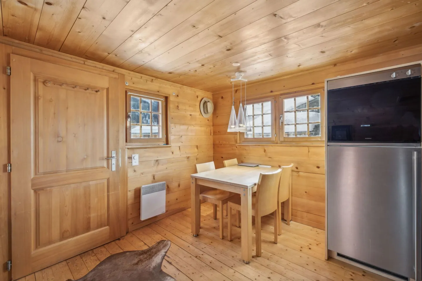 Authentic Walliser Spycher from 1919 with 3.5 rooms and separate apartment - Photo 7 of 17