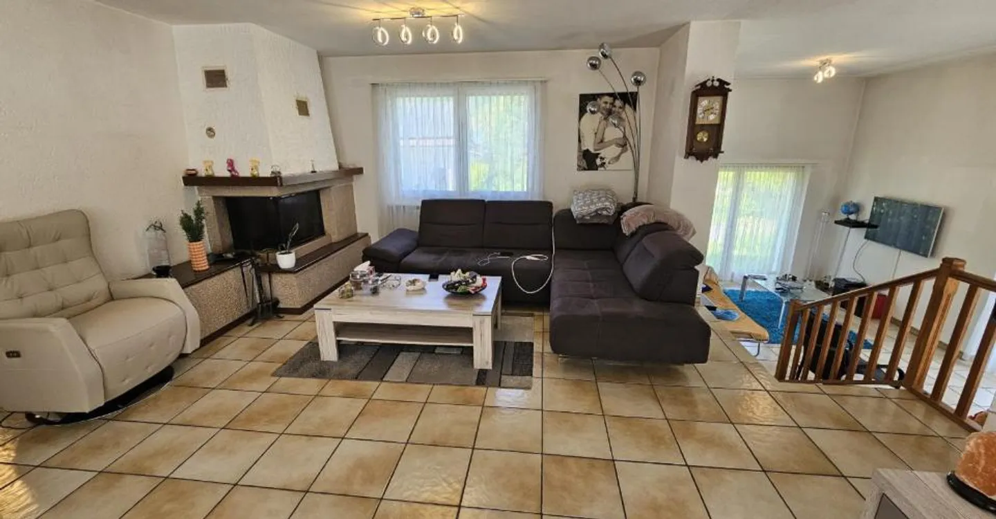 Charmantes Familienhaus mit Garten - Foto 1 von 9