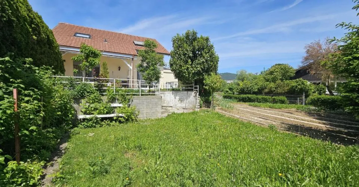Charmantes Familienhaus mit Garten - Foto 7 von 9
