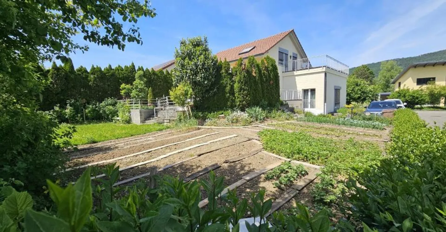 Charmantes Familienhaus mit Garten - Foto 8 von 9