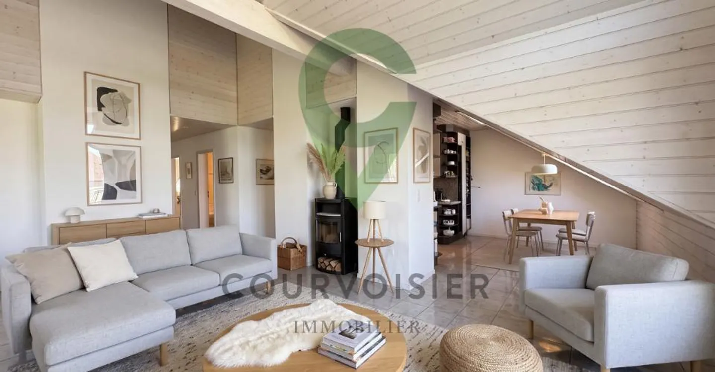 Spacious 3.5-room penthouse with a lovely unobstructed view of the lake - Photo 1 of 10