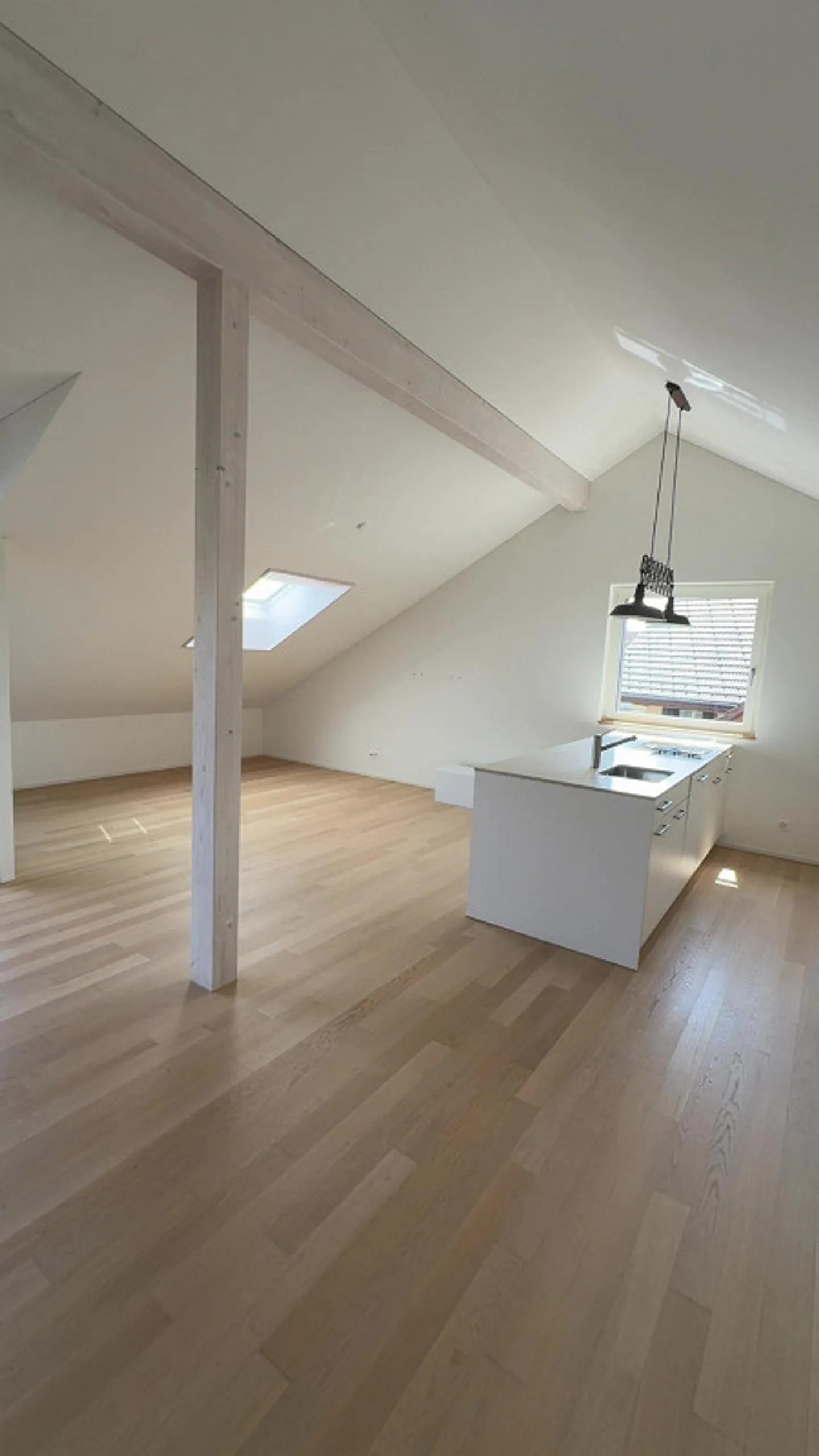 Spacious 3.5-room penthouse apartment with loggia and carport in Ermensee - Photo 1 of 10