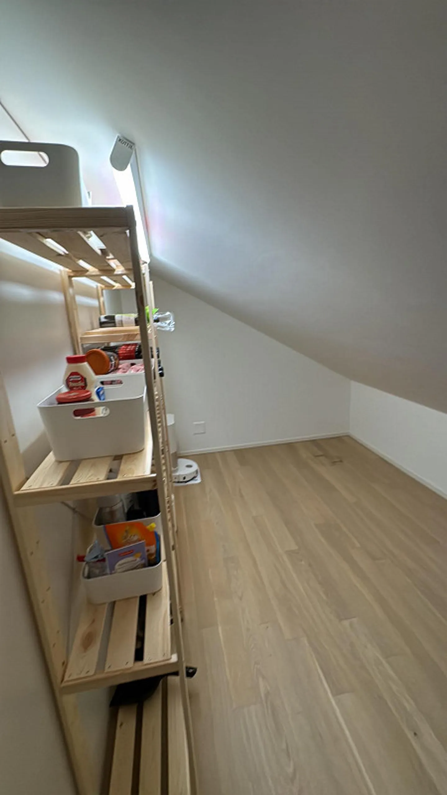 Spacious 3.5-room penthouse apartment with loggia and carport in Ermensee - Photo 5 of 10
