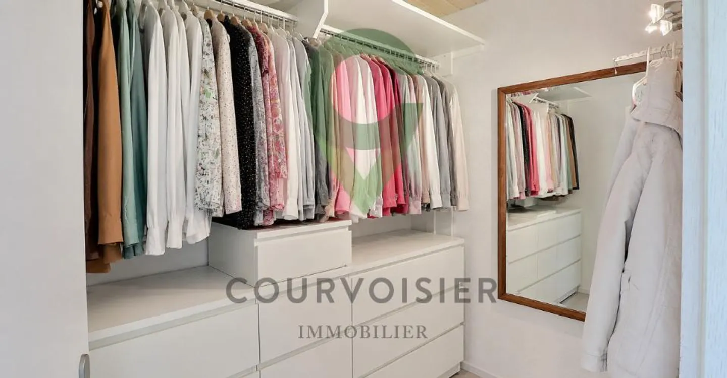 Spacious 3.5-room penthouse with a lovely unobstructed view of the lake - Photo 6 of 10