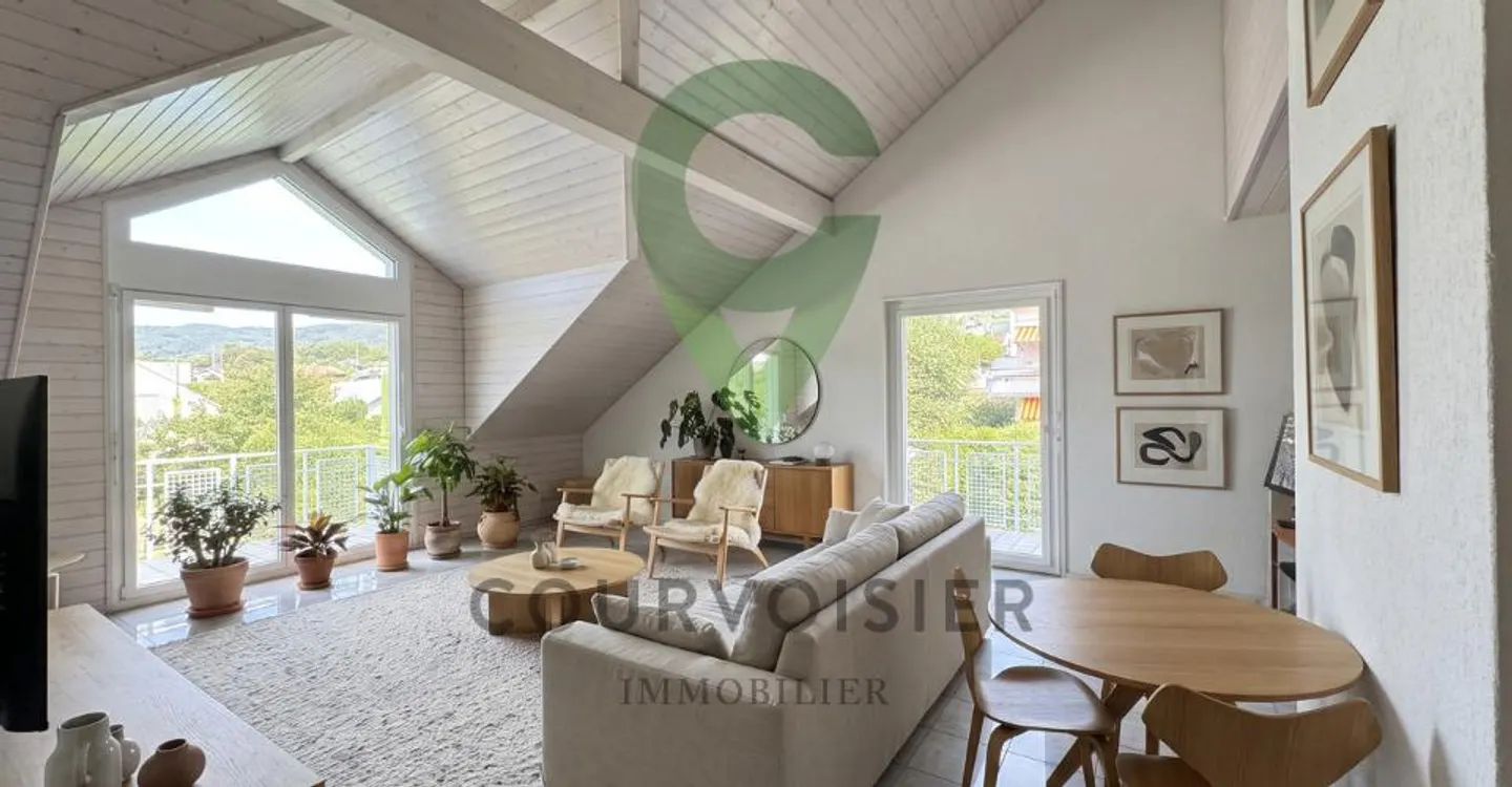 Spacious 3.5-room penthouse with a lovely unobstructed view of the lake - Photo 2 of 10