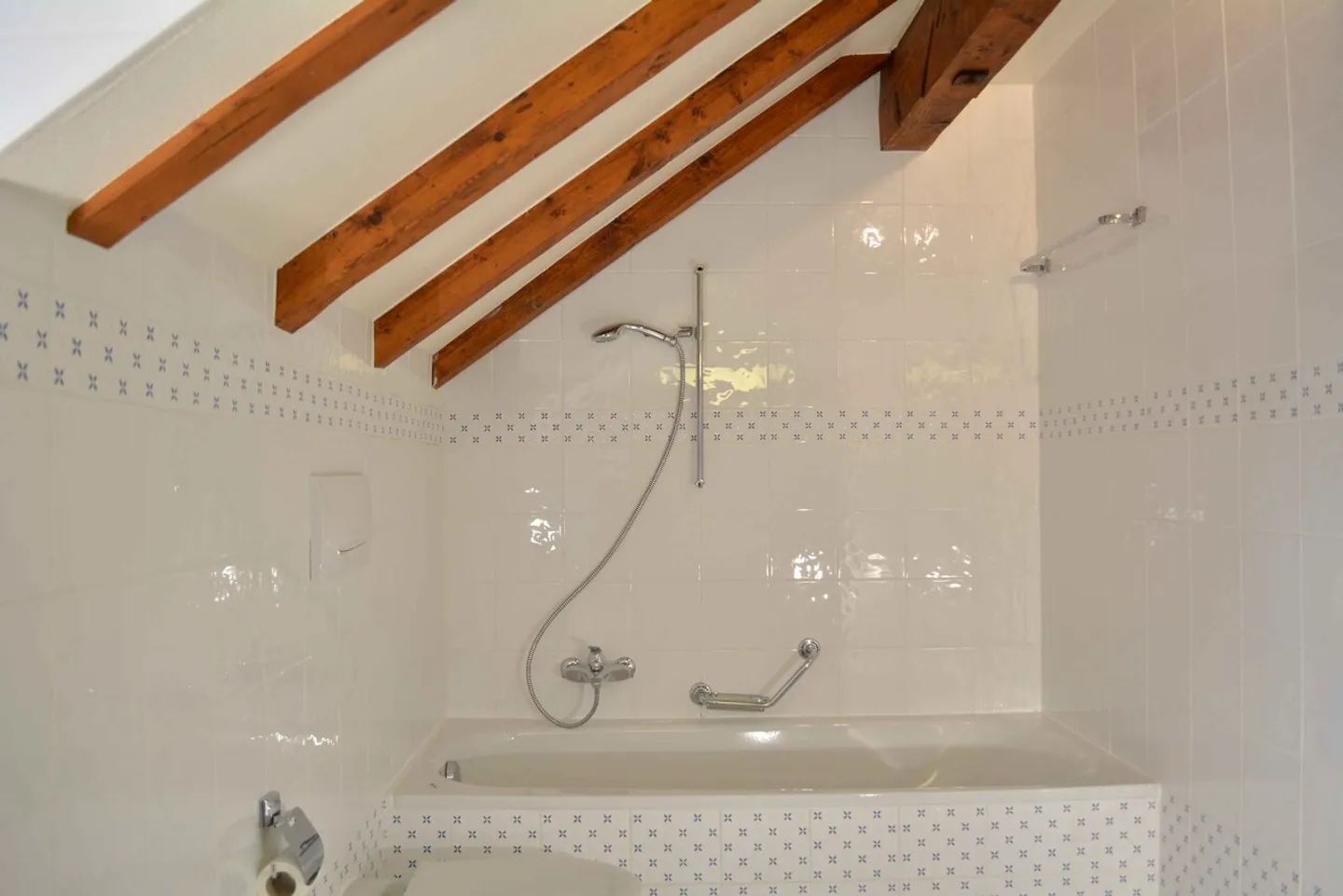 Spacious 6.5-room villa close to all amenities - Photo 16 of 19