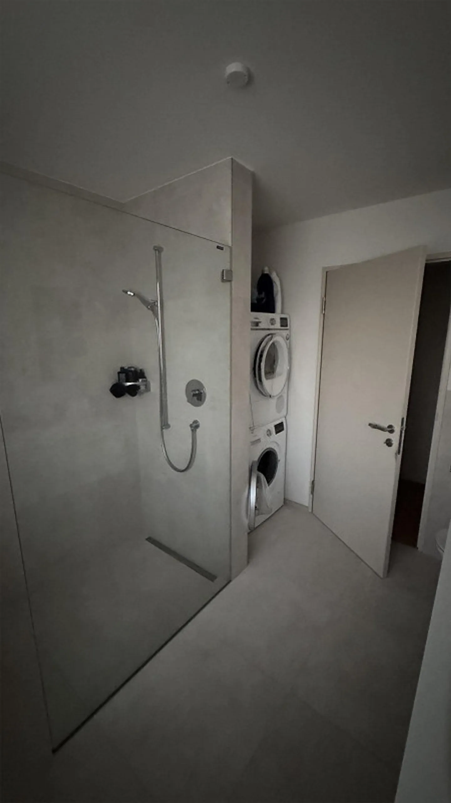 Spacious 3.5-room penthouse apartment with loggia and carport in Ermensee - Photo 9 of 10