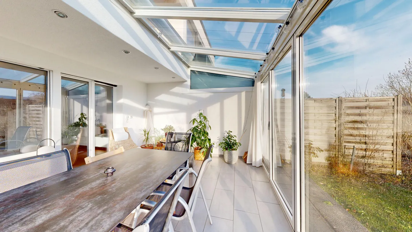 Casa unifamiliare ristrutturata di 5,5 locali con giardino d'inverno e garage - Foto 11 di 23