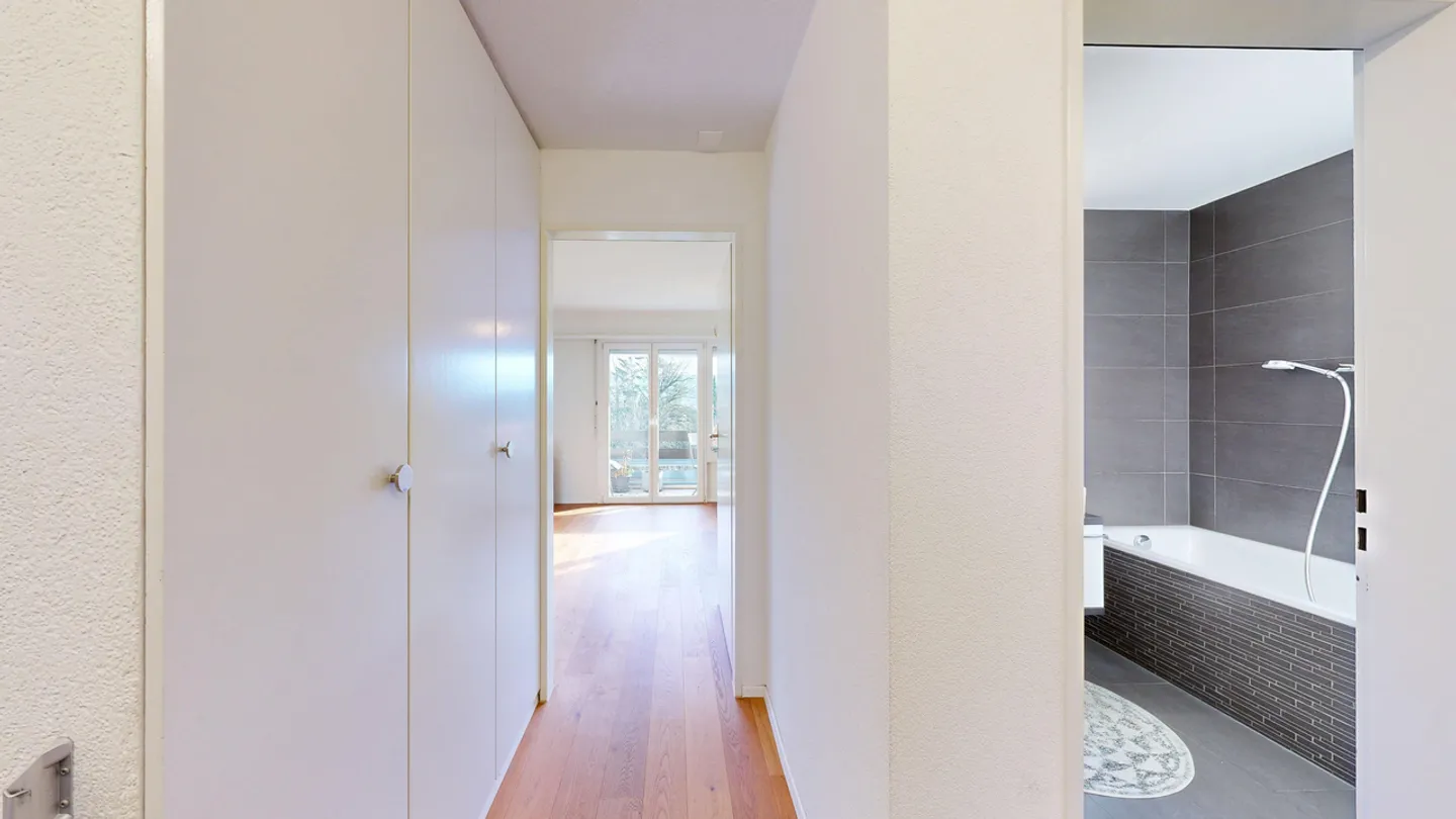 Casa unifamiliare ristrutturata di 5,5 locali con giardino d'inverno e garage - Foto 13 di 23