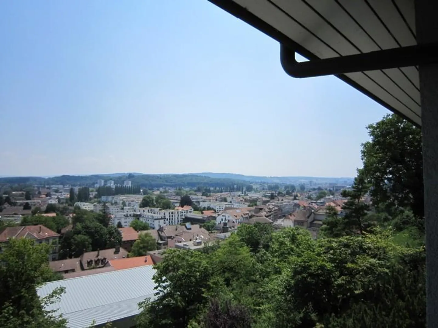 Appartamento attico 3,5 locali con vista panoramica a Bienne - Foto 2 di 13