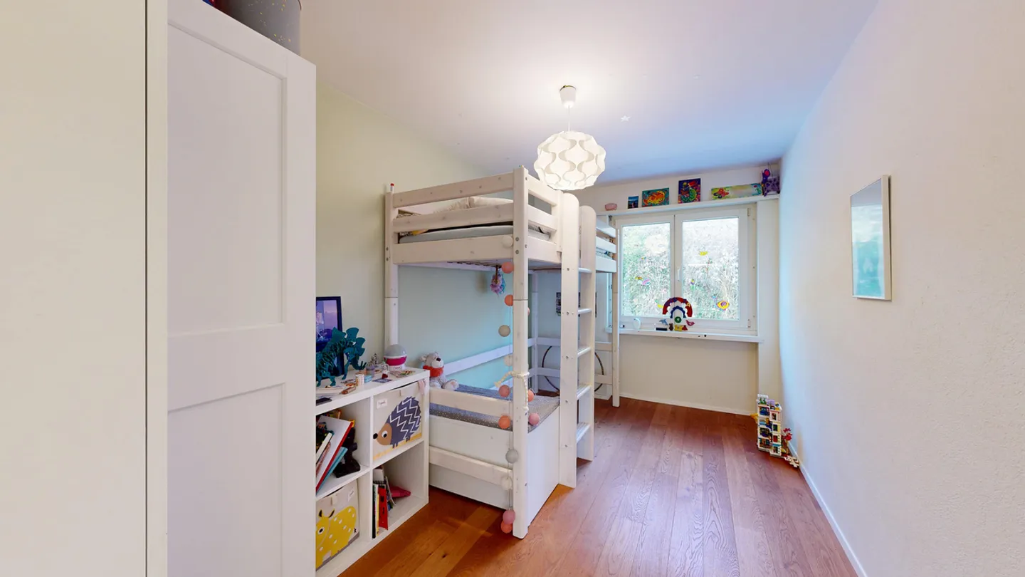 Casa unifamiliare ristrutturata di 5,5 locali con giardino d'inverno e garage - Foto 18 di 23