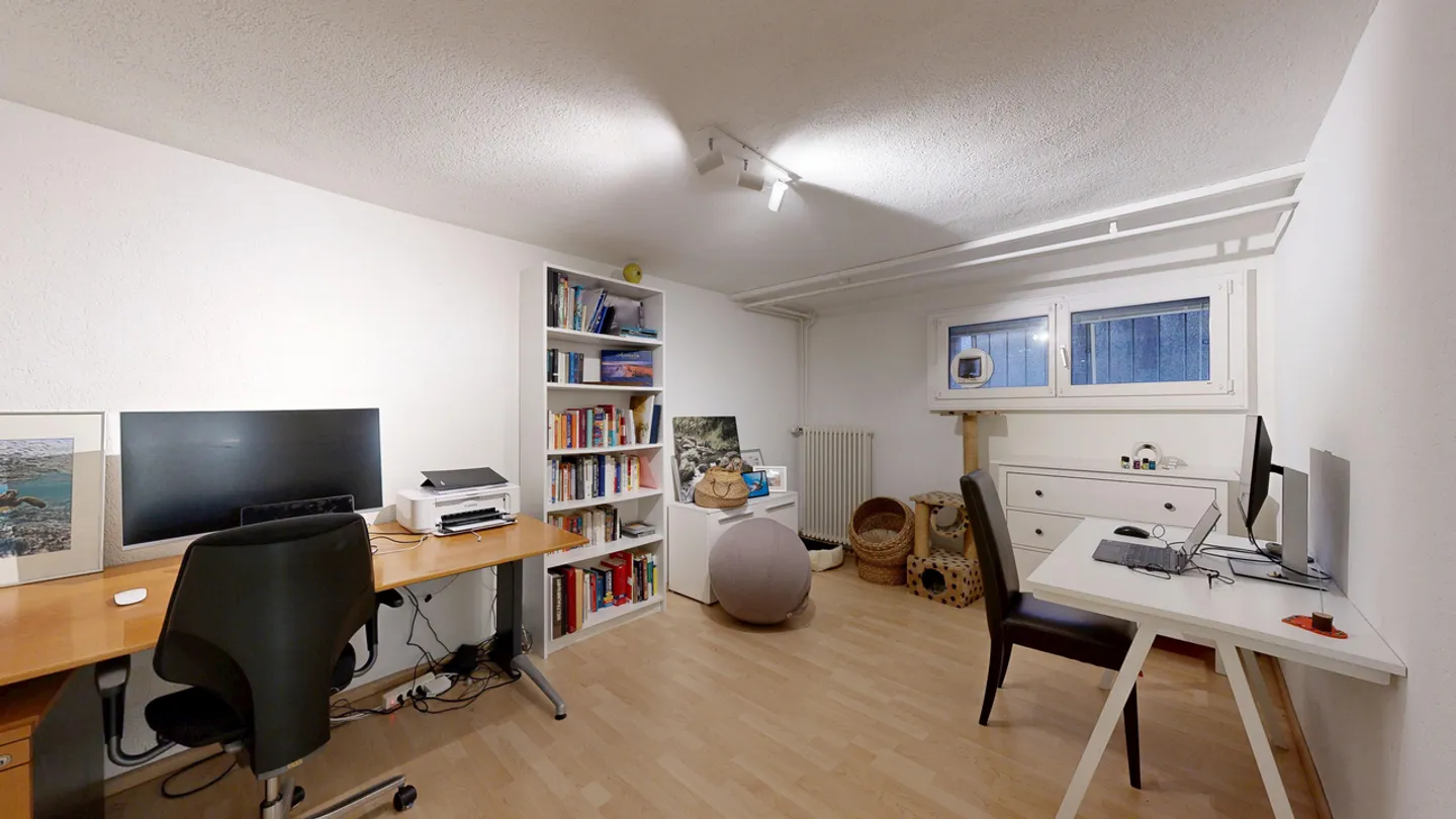 Casa unifamiliare ristrutturata di 5,5 locali con giardino d'inverno e garage - Foto 20 di 23