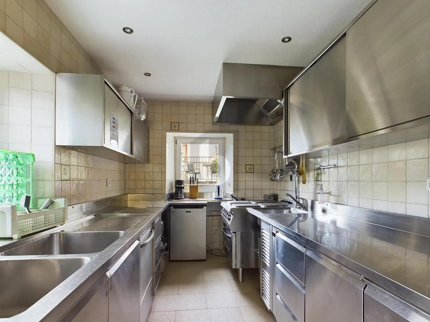 CHARMING GUEST HOUSE - Photo 3 of 6