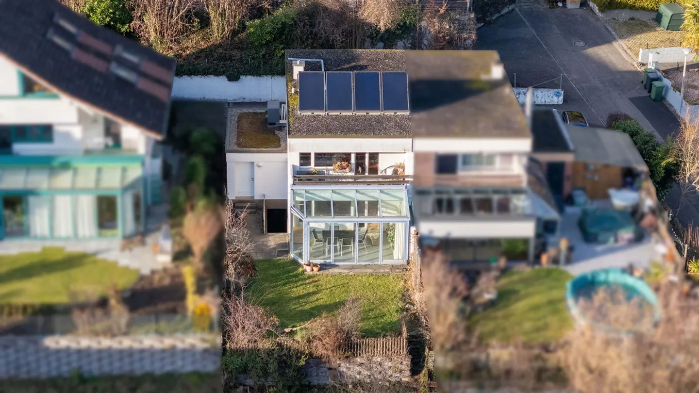 Casa unifamiliare ristrutturata di 5,5 locali con giardino d'inverno e garage - Foto 21 di 23