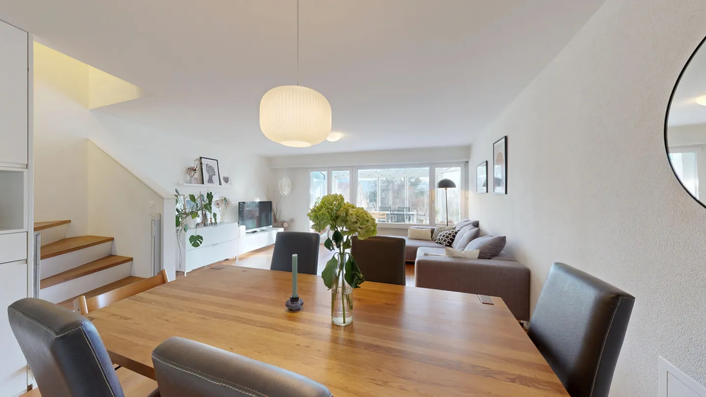 Casa unifamiliare ristrutturata di 5,5 locali con giardino d'inverno e garage - Foto 5 di 23