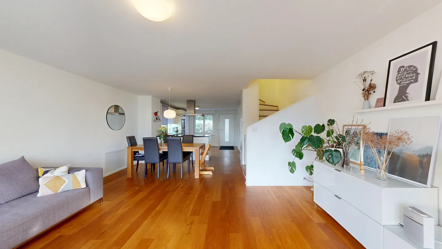 Casa unifamiliare ristrutturata di 5,5 locali con giardino d'inverno e garage - Foto 6 di 23