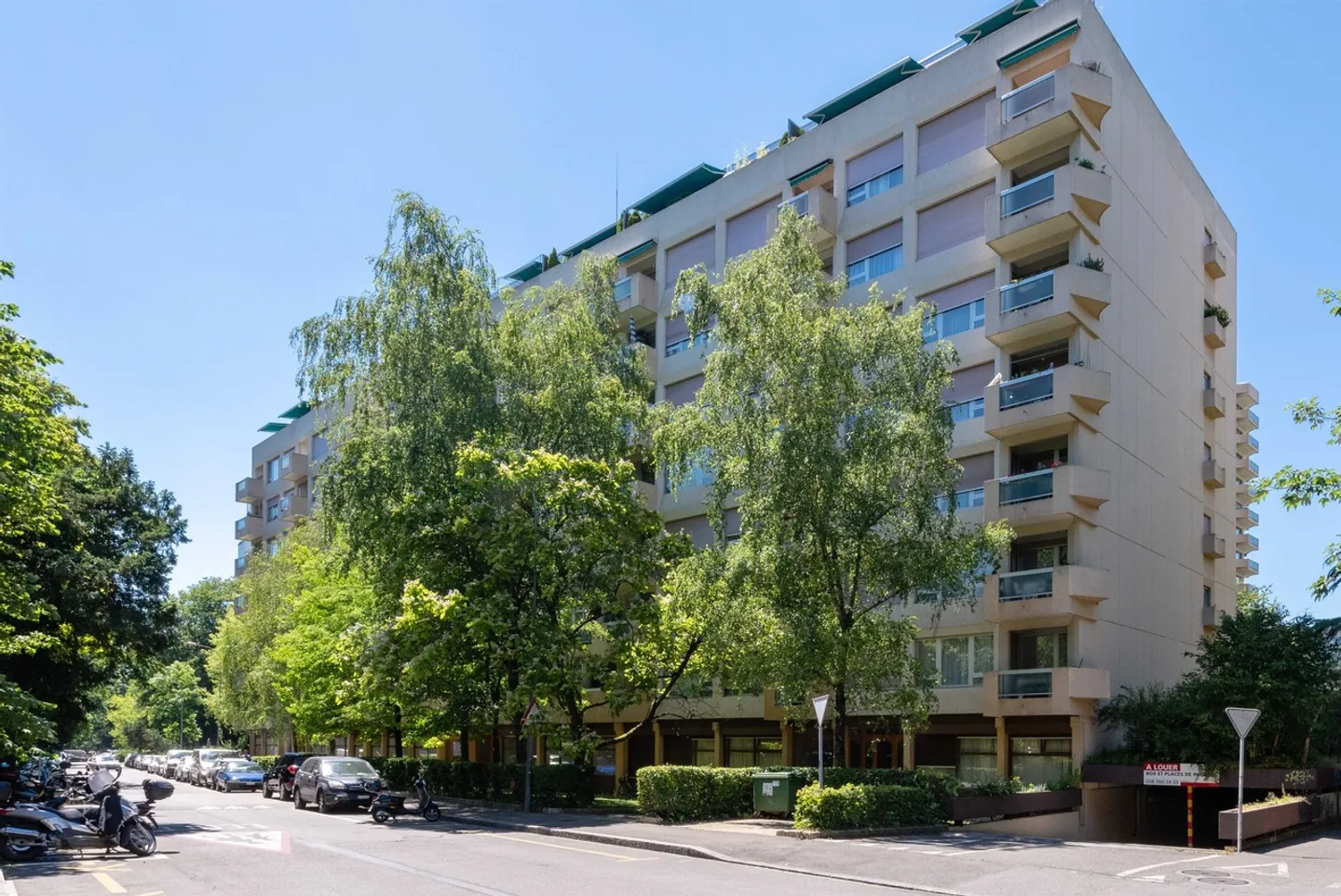Nationen / UN – Innenparkplatz - Foto 1 von 2