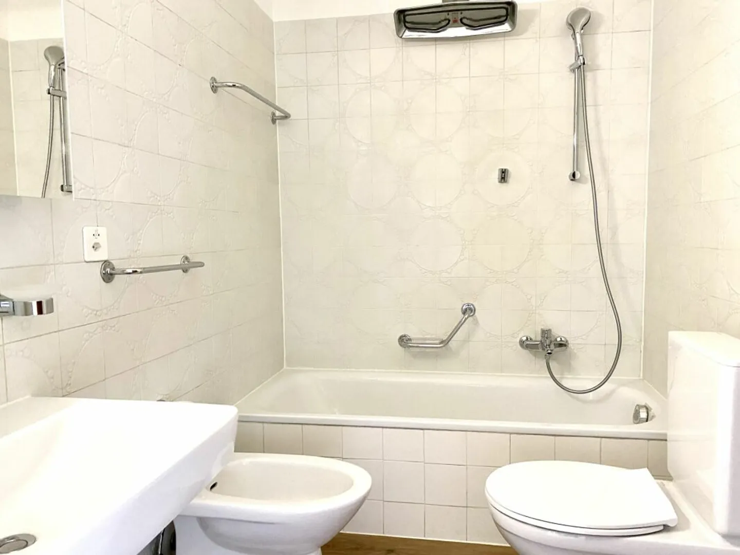 Appartement rénové et lumineux de 4,5 pièces (1021/23) Vacallo - Photo 5 sur 14