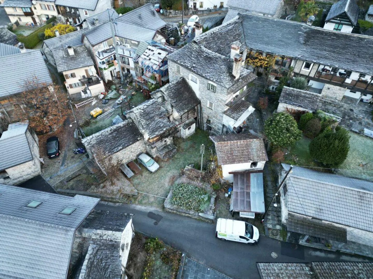 GORDEVIO - Maisons rustiques à rénover avec terrain - Photo 4 sur 10