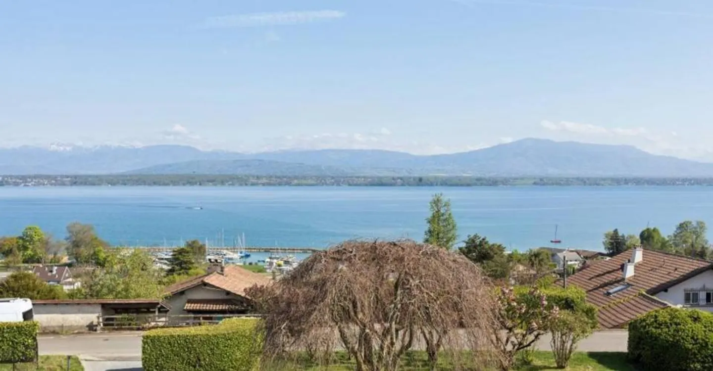 SUPERBA VILLA ECCEZIONALE CON VISTA LAGO IMPAREGGIABILE - Foto 3 di 8