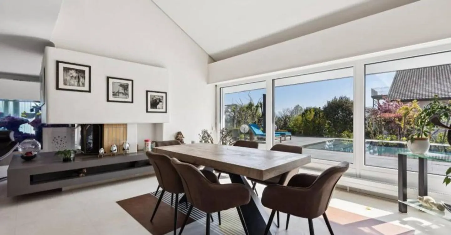 SUPERBA VILLA ECCEZIONALE CON VISTA LAGO IMPAREGGIABILE - Foto 4 di 8