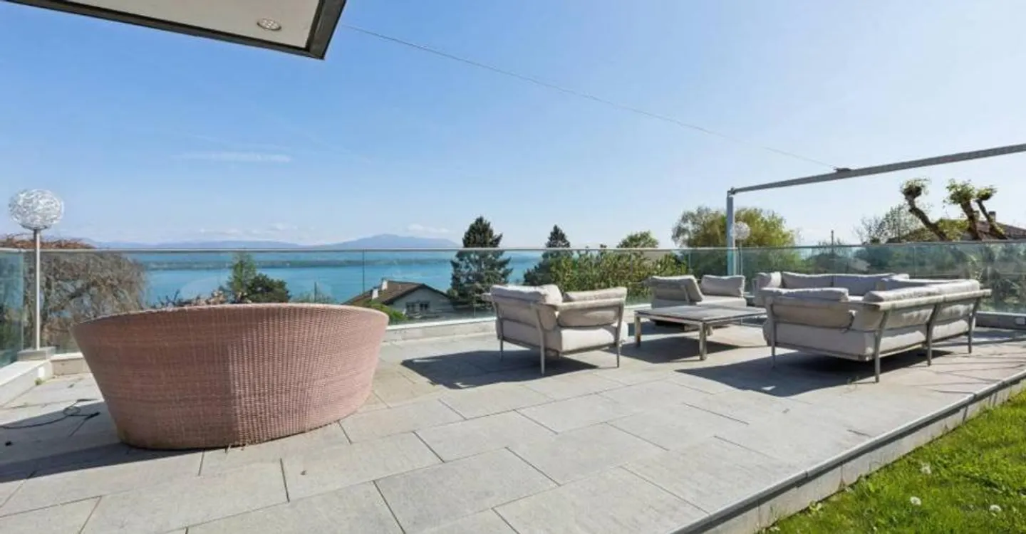 SUPERBA VILLA ECCEZIONALE CON VISTA LAGO IMPAREGGIABILE - Foto 5 di 8