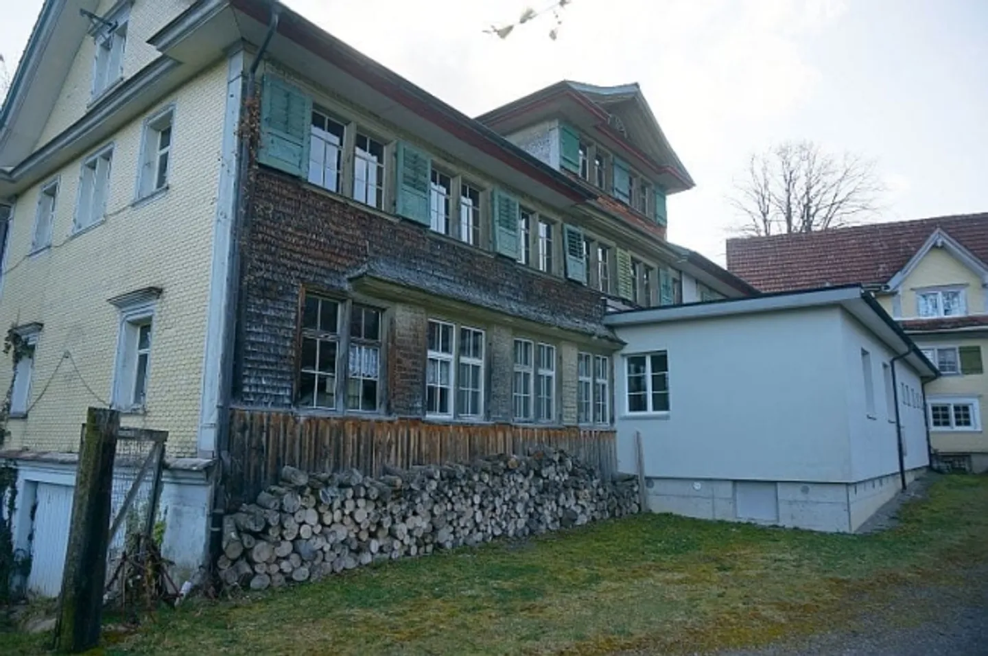 Ensemble avec auberge, 2 appartements et grange à Nesslau - à vendre - Photo 6 sur 13