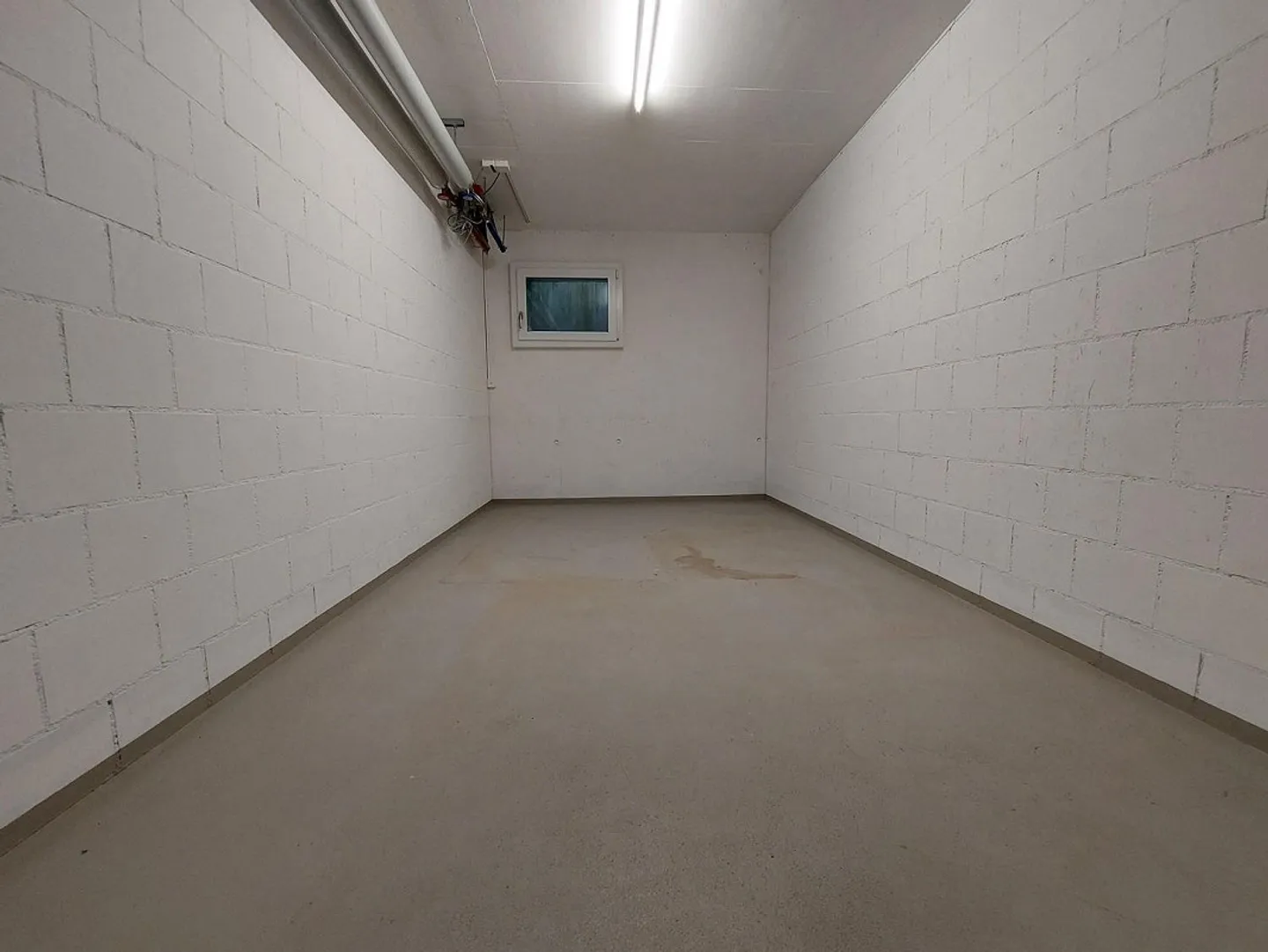 Salle de bricolage à louer - Photo 2 sur 2