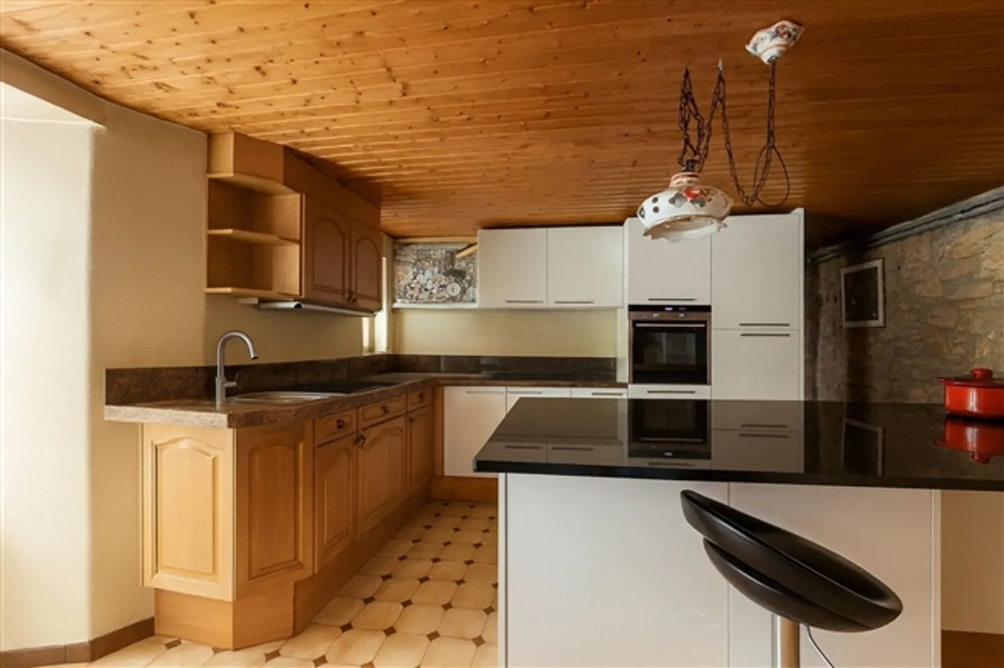 Ferme spacieuse avec jardin au centre du village - Photo 8 sur 13