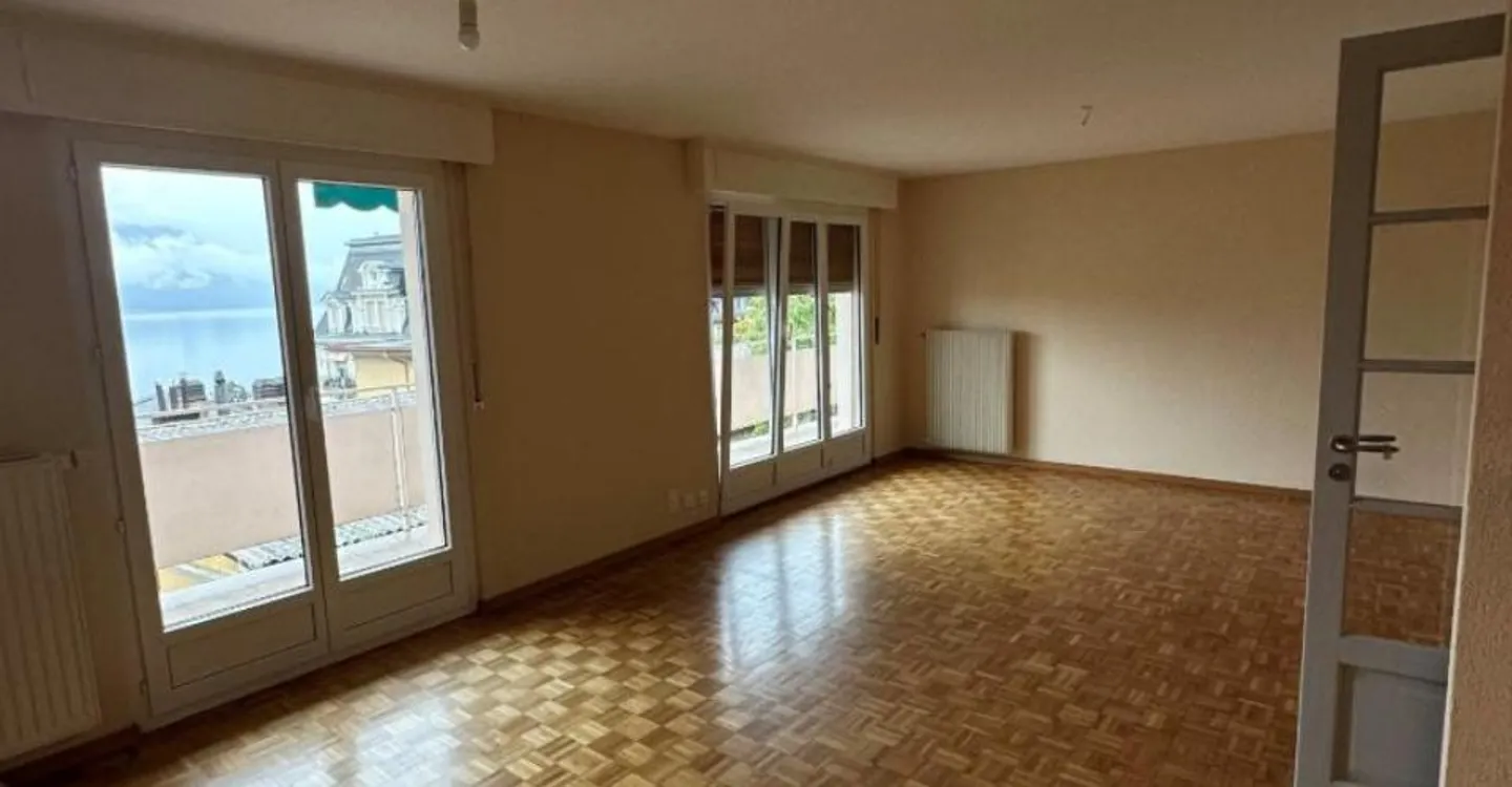 Appartement au Rez-de-Chaussée avec Vue sur le Lac - Photo 2 sur 12