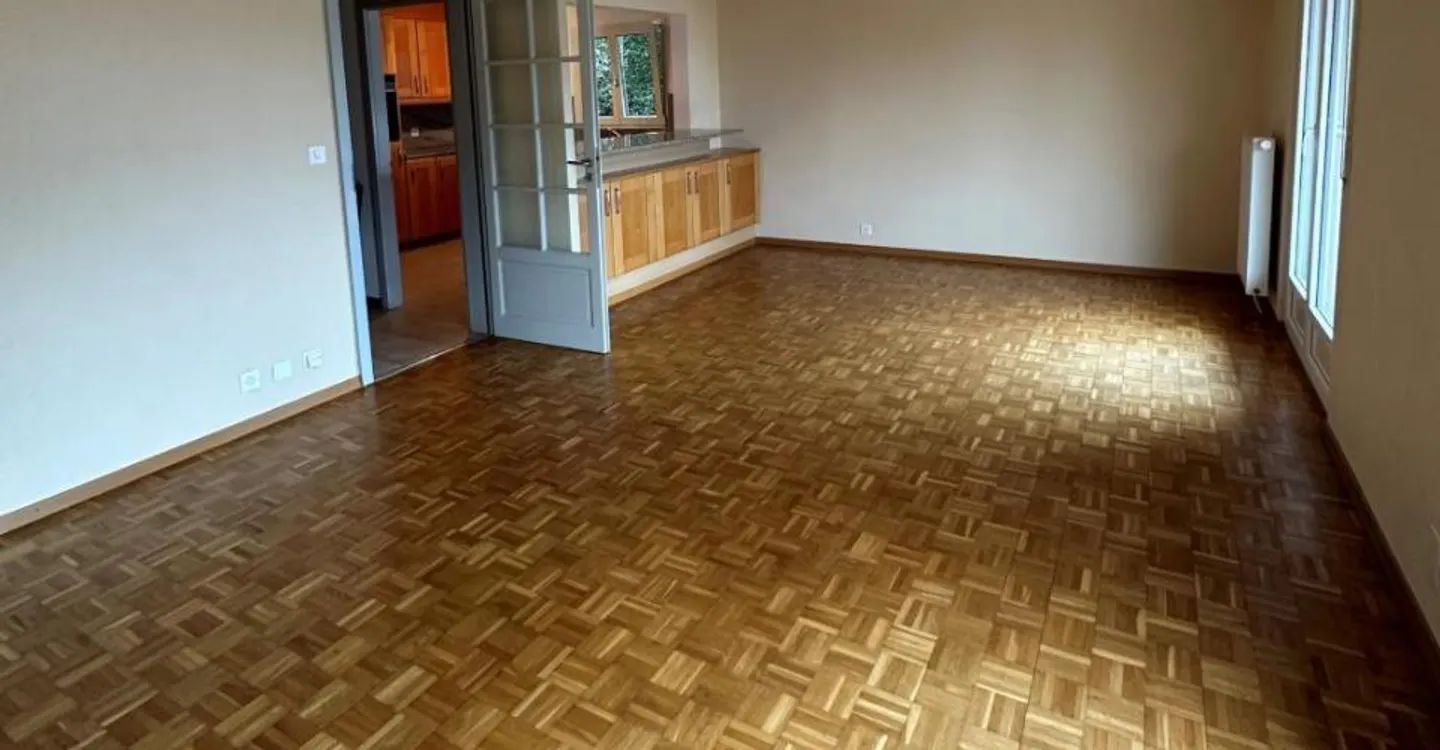 Appartement au Rez-de-Chaussée avec Vue sur le Lac - Photo 3 sur 12