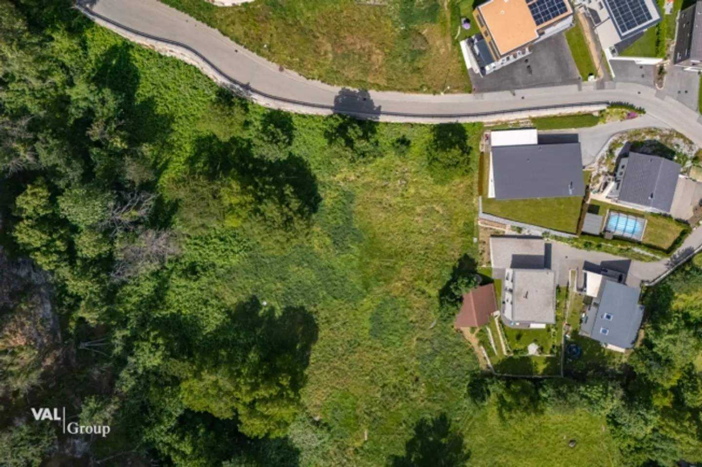 Moderne 3.5 Zimmerwohnung mit traumhafter Aussicht auf das Bergpanorama - Foto 7 von 11