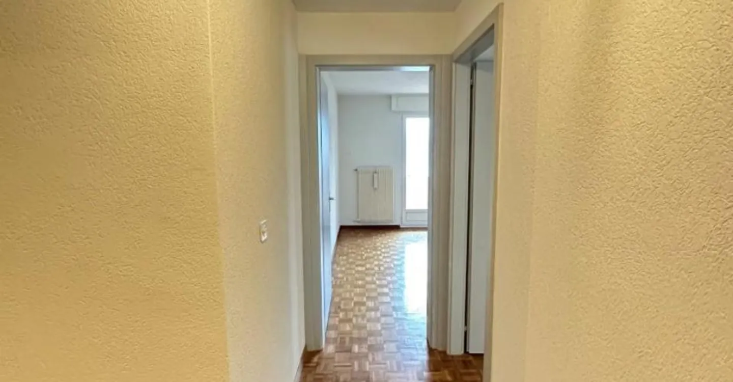 Appartement au Rez-de-Chaussée avec Vue sur le Lac - Photo 5 sur 12