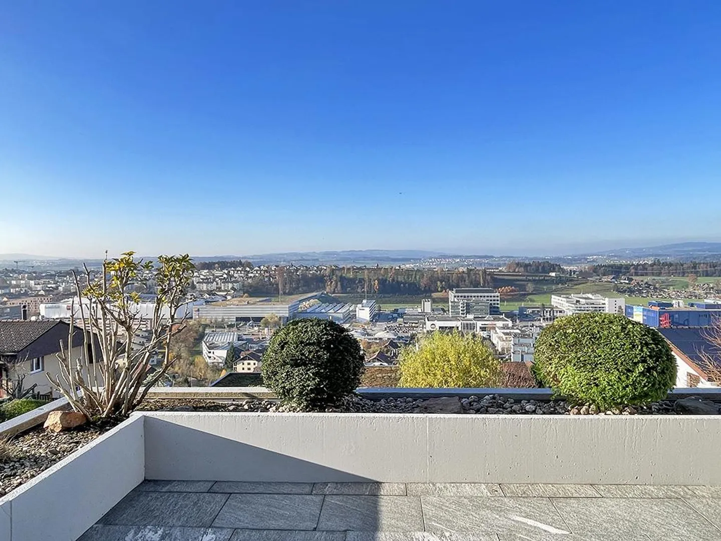 6.5-Room Terrace House with Stunning Panoramic View - Photo 5 of 10