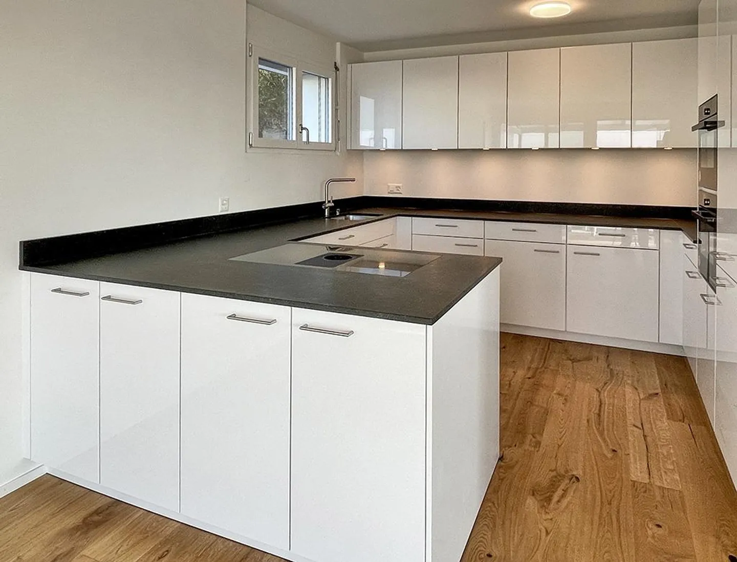 6.5-Room Terrace House with Stunning Panoramic View - Photo 6 of 10
