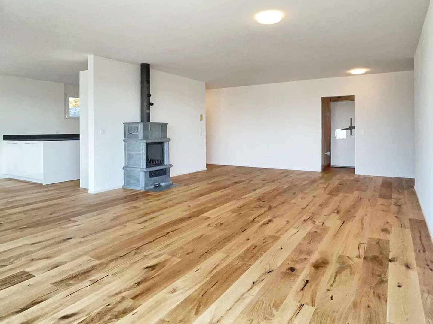 6.5-Room Terrace House with Stunning Panoramic View - Photo 7 of 10