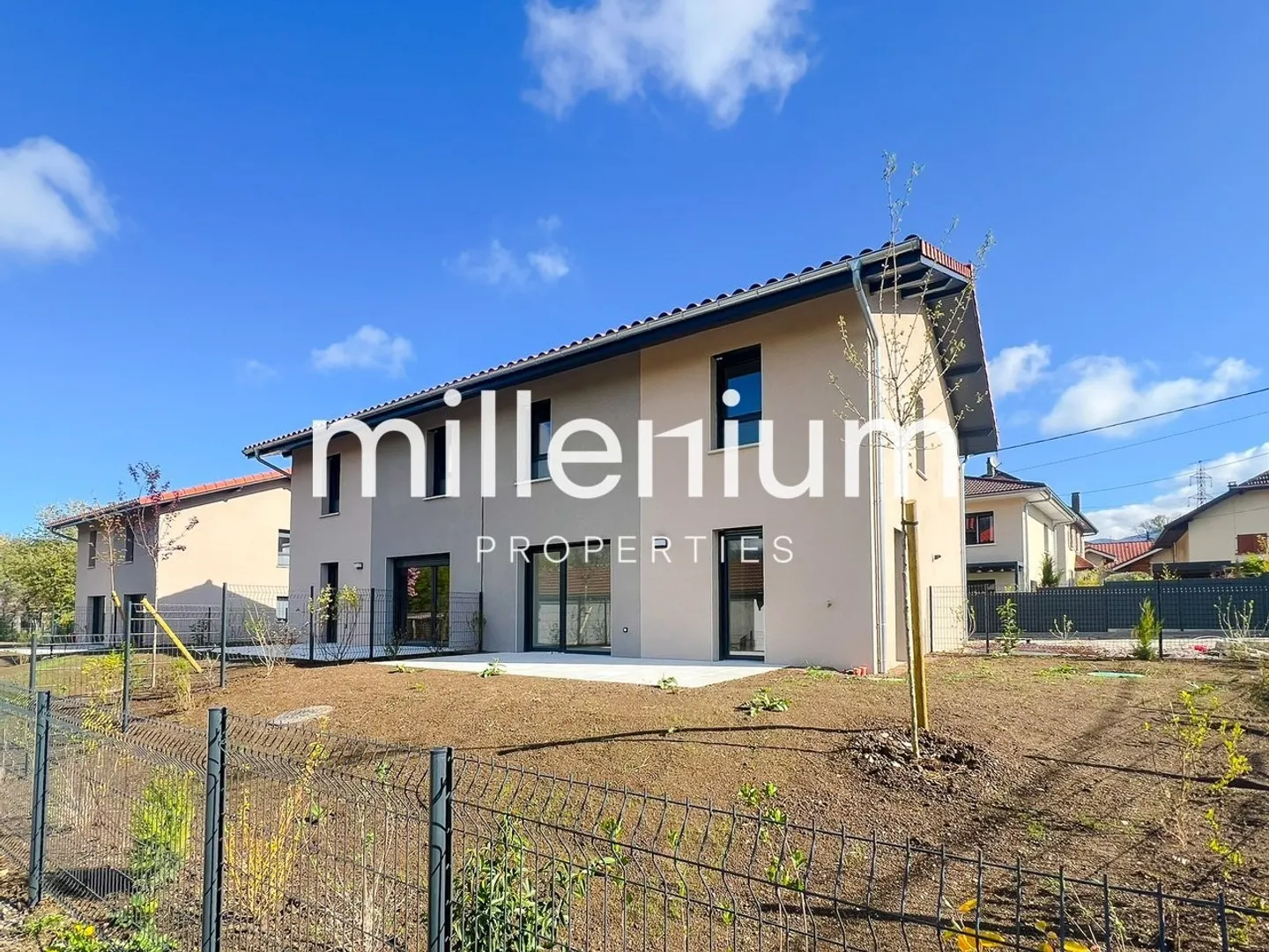 Villa neuve mitoyenne avec jardin (FRANCE) - Photo 3 sur 13