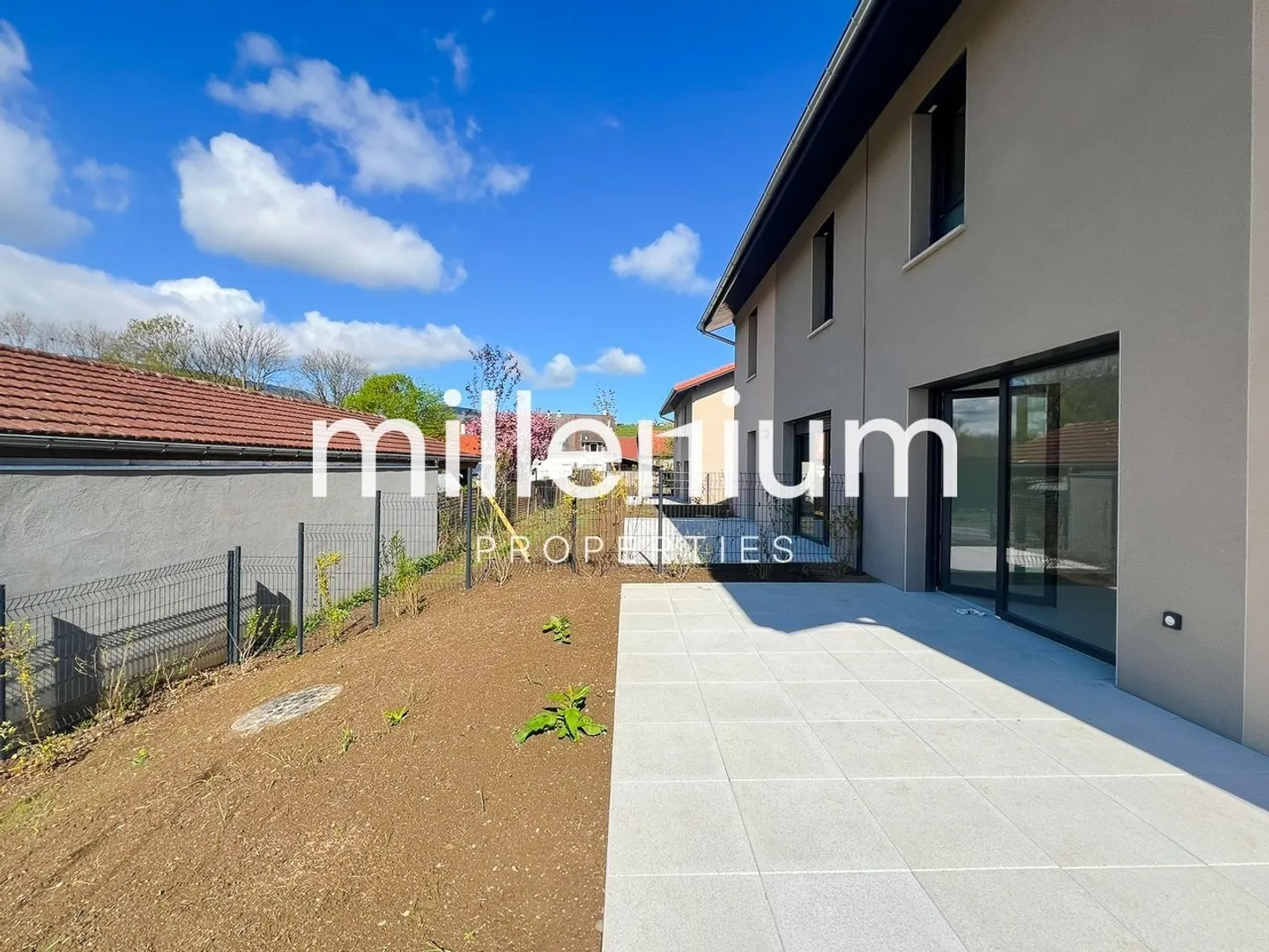 Villa neuve mitoyenne avec jardin (FRANCE) - Photo 4 sur 13